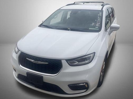 Bright White Clearcoat 2022 Chrysler Pacifica Touring L