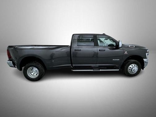 2026 RAM 3500 Laramie Crew Cab 4x4 8' Box