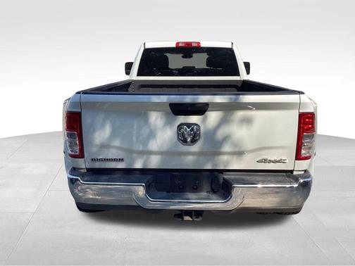 2024 RAM 3500 Big Horn Crew Cab 4x4 8' Box