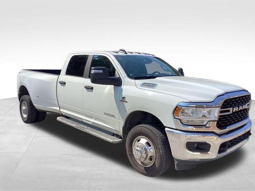 2024 RAM 3500 Big Horn Crew Cab 4x4 8' Box