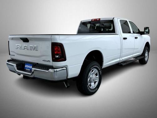 2026 RAM 2500 Tradesman Crew Cab 4x4 8' Box