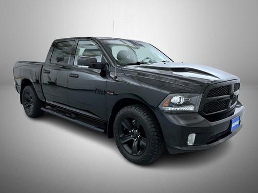 2017 RAM 1500 Night Crew Cab 4x4 5'7' Box