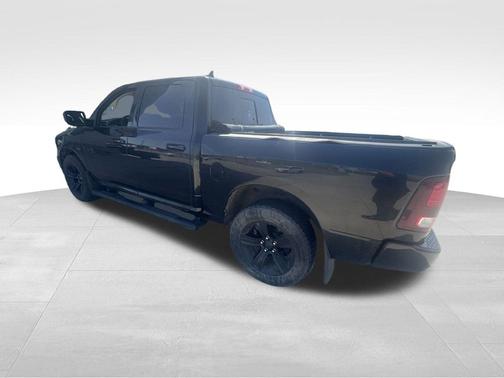 2017 RAM 1500 Night Crew Cab 4x4 5'7' Box