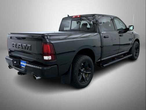 2017 RAM 1500 Night Crew Cab 4x4 5'7' Box