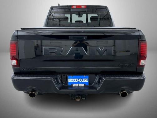 2017 RAM 1500 Night Crew Cab 4x4 5'7' Box