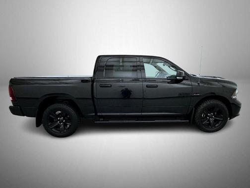 2017 RAM 1500 Night Crew Cab 4x4 5'7' Box
