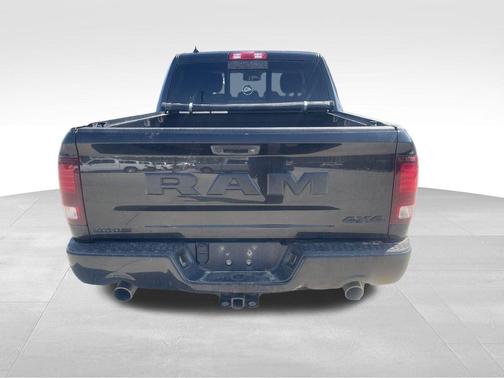 2017 RAM 1500 Night Crew Cab 4x4 5'7' Box
