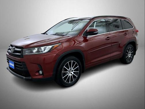 Maroon 2017 Toyota Highlander SE