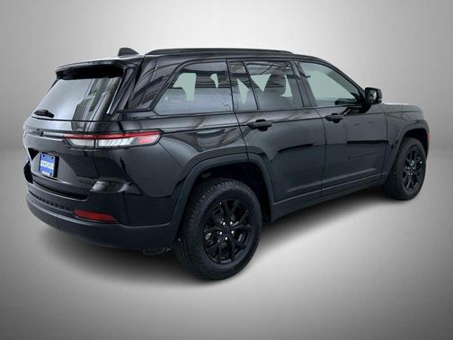 Diamond Black Crystal Pearlcoat 2025 Jeep Grand Cherokee Altitude
