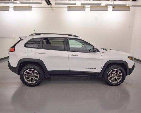 Photo 4 of 26 of 2020 Jeep Cherokee Trailhawk