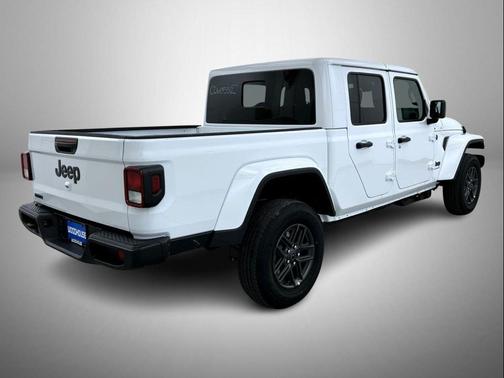 Bright White Clearcoat 2026 Jeep Gladiator Sport S