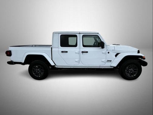 Bright White Clearcoat 2026 Jeep Gladiator Sport S