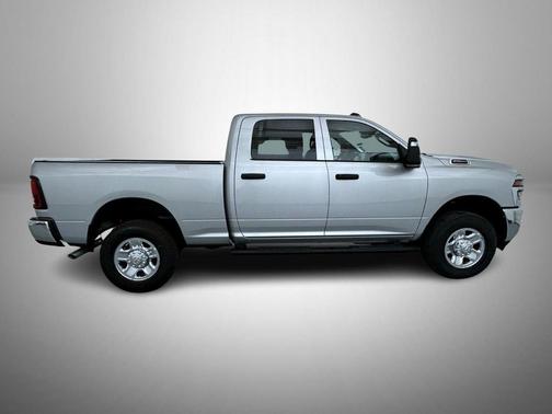 2026 RAM 2500 Tradesman Crew Cab 4x4 6'4' Box