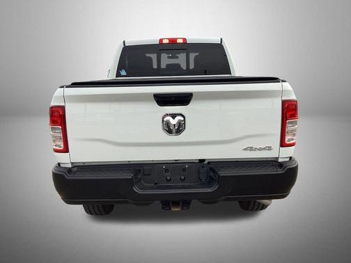 2022 RAM 2500 Tradesman Crew Cab 4x4 6'4' Box