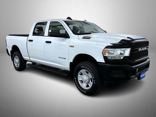 2022 RAM 2500 Tradesman Crew Cab 4x4 6'4' Box