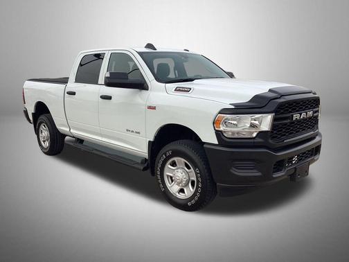 2022 RAM 2500 Tradesman Crew Cab 4x4 6'4' Box