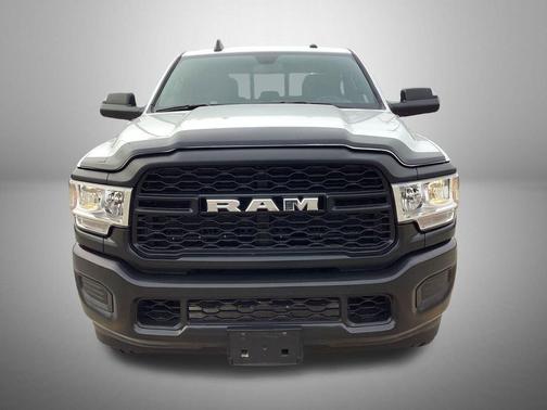 2022 RAM 2500 Tradesman Crew Cab 4x4 6'4' Box