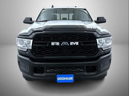 2022 RAM 2500 Tradesman Crew Cab 4x4 6'4' Box