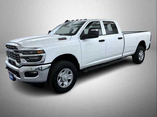 2026 RAM 2500 Tradesman Crew Cab 4x4 8' Box