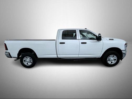 2026 RAM 2500 Tradesman Crew Cab 4x4 8' Box