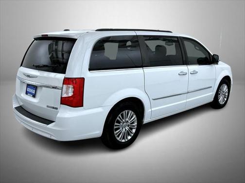 2015 Chrysler Town & Country Touring-L