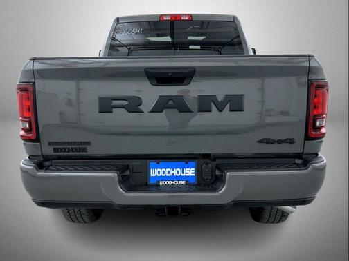 Ceramic Gray Clearcoat 2026 RAM 2500 Big Horn Crew Cab 4x4 6'4' Box