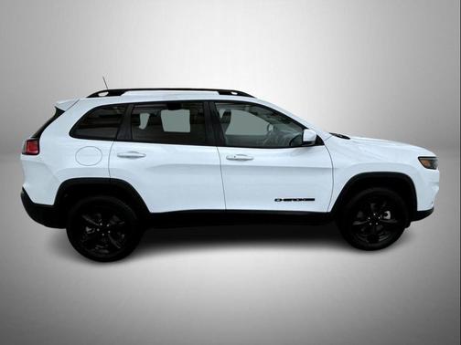 Bright White Clearcoat 2021 Jeep Cherokee Altitude
