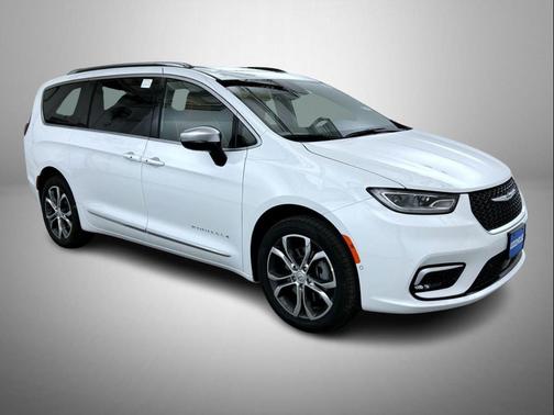 Bright White Clearcoat 2026 Chrysler Pacifica L