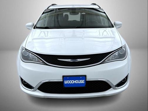 Bright White Clearcoat 2020 Chrysler Pacifica Touring L