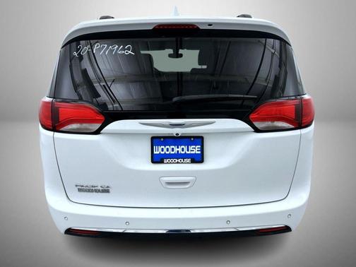 Bright White Clearcoat 2020 Chrysler Pacifica Touring L