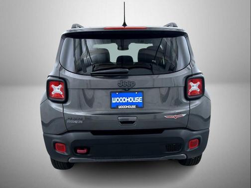 Granite Crystal Metallic Clearcoat 2019 Jeep Renegade Trailhawk