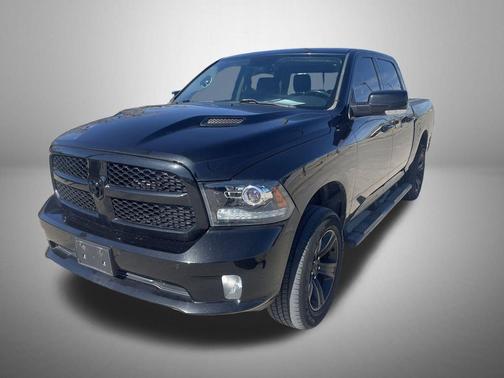 2017 RAM 1500 Night Crew Cab 4x4 5'7' Box