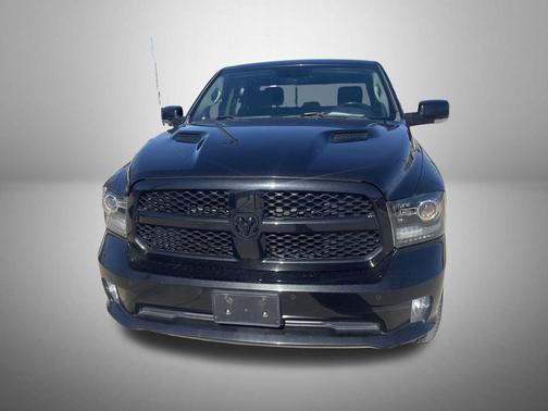 2017 RAM 1500 Night Crew Cab 4x4 5'7' Box
