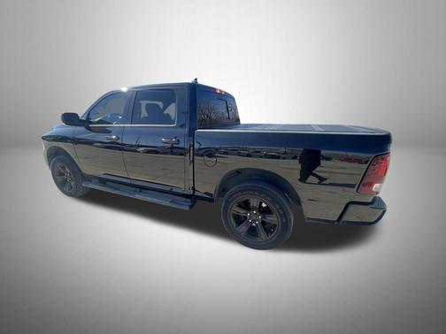 2017 RAM 1500 Night Crew Cab 4x4 5'7' Box