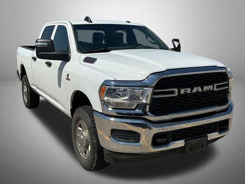 Bright White Clearcoat 2024 RAM 2500 Tradesman Crew Cab 4x4 6'4' Box