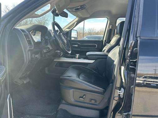 2023 RAM 2500 Laramie Crew Cab 4x4 6'4' Box