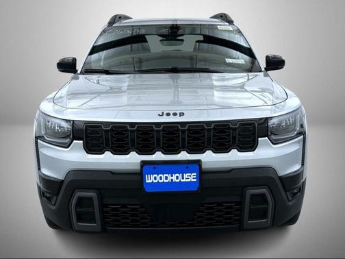Silver Zynith Clearcoat 2026 Jeep Cherokee Limited