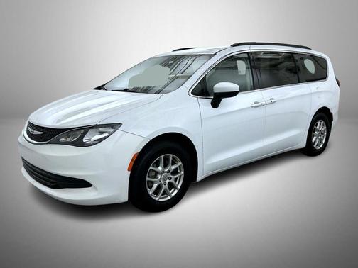 Bright White Clearcoat 2020 Chrysler Voyager LXI