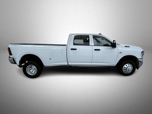 2025 RAM 3500 Tradesman Crew Cab 4x4 8' Box