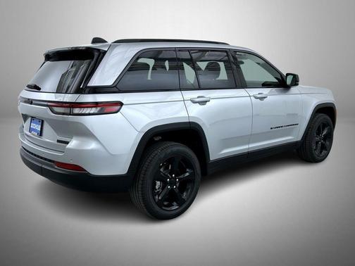 Silver Zynith 2026 Jeep Grand Cherokee Limited