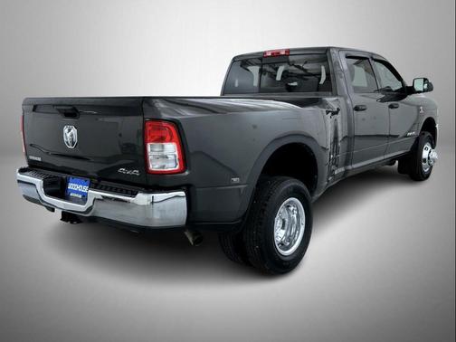 2022 RAM 3500 Tradesman Crew Cab 4x4 8' Box