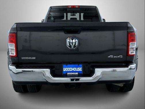 2022 RAM 3500 Tradesman Crew Cab 4x4 8' Box