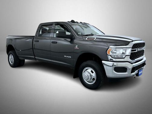 2022 RAM 3500 Tradesman Crew Cab 4x4 8' Box
