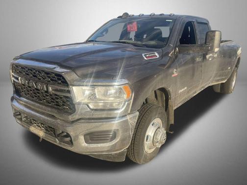 2022 RAM 3500 Tradesman Crew Cab 4x4 8' Box