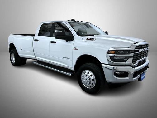 2025 RAM 3500 Big Horn Crew Cab 4x4 8' Box