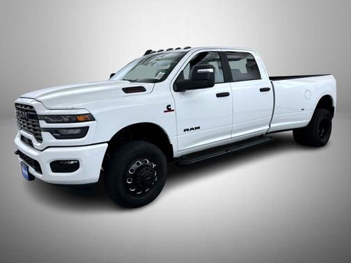 Bright White Clearcoat 2026 RAM 3500 Big Horn Crew Cab 4x4 8' Box