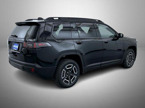Diamond Black Crystal Pearlcoat 2026 Jeep Cherokee Laredo 4x4
