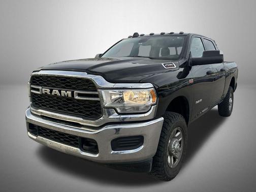 2022 RAM 2500 Tradesman Crew Cab 4x4 6'4' Box