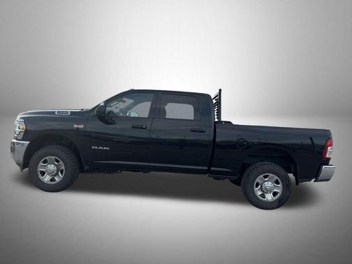 2022 RAM 2500 Tradesman Crew Cab 4x4 6'4' Box