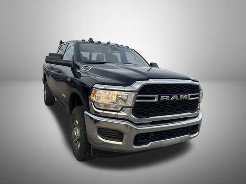 2022 RAM 2500 Tradesman Crew Cab 4x4 6'4' Box